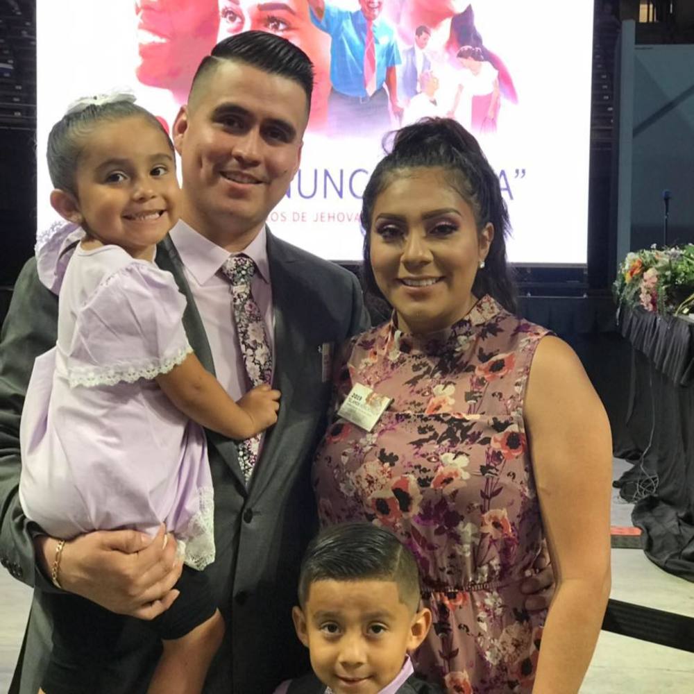 Meet your Posher, Ivan blanca rubi